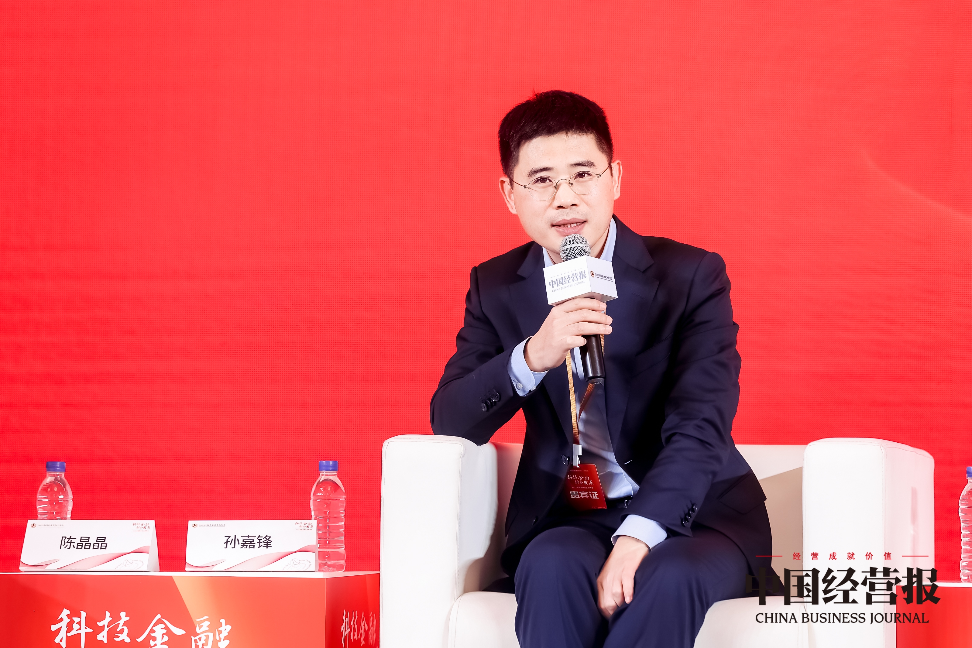 动拥抱业务 破解数字转型业务、技术“两张